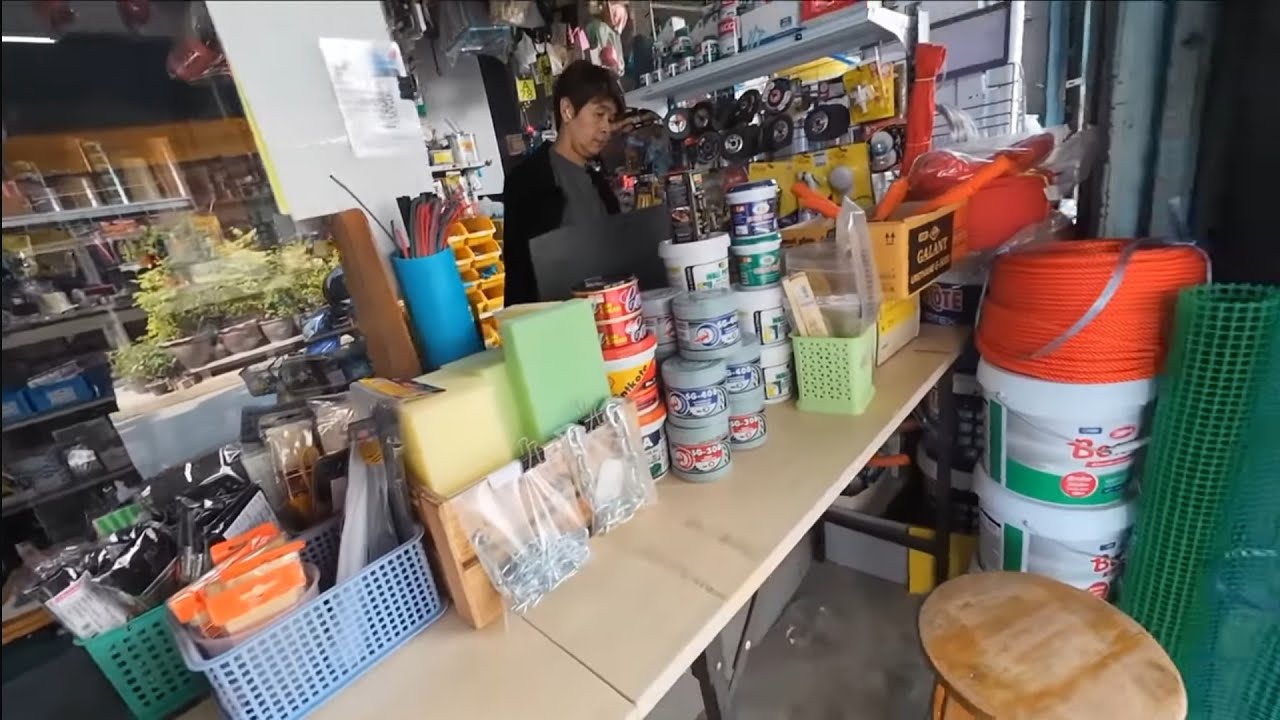 Happi loppuu ja p...,Pamokissa hiljainen cowboykahvila.