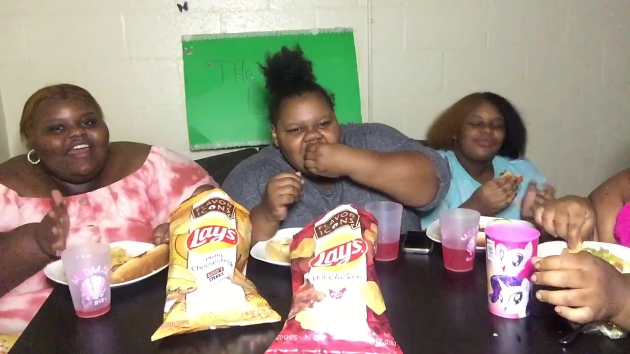 Chili Cheese Dogs🥰(Mukbang)