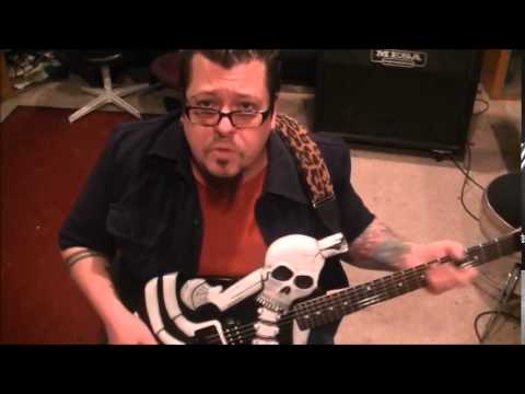 demo-of-a-bootleg-bones-guitar-from-x-ray-guitar-by-mike-gross(rockinguitarlessons.com)