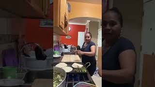 👩🏻‍🍳Así cocino yo Lubia#Rico caldo de Nopales cactus con huevos chile tortillas