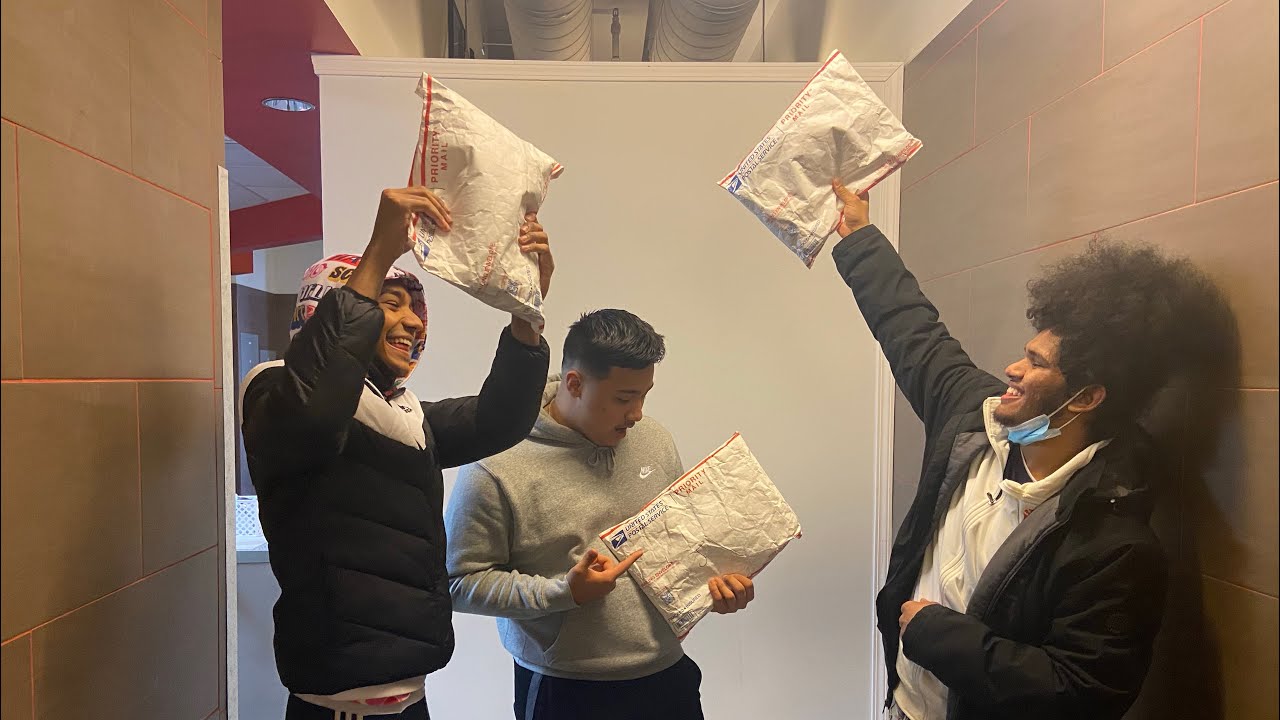 Luckiest SNKRFLEA Mystery Boxes Ever!! (was it worth it??)