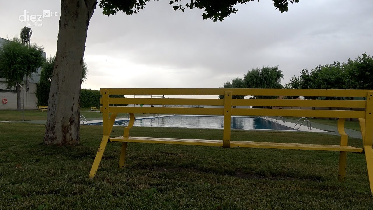 NEGOCIOS | 03X01 | Apertura de la piscina municipal de Villanueva del Arzobispo. Entrevista a David.