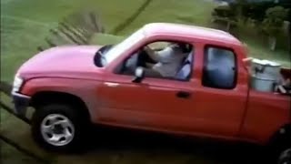 "BUGGER" Old Toyota Hilux Australian Tv commercial | farm dog says "BUGGER"!