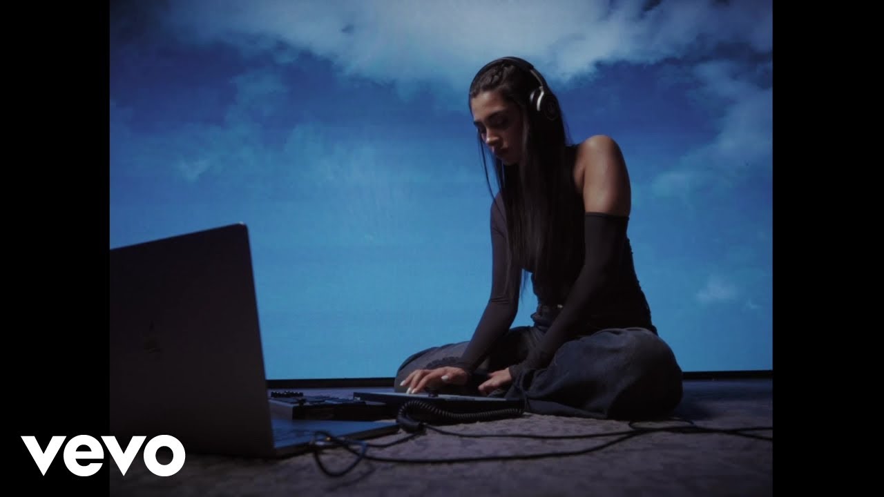 Anna Margo - Satisfied (Official Visualizer) auf YouTube ansehen Anna Margo - Satisfied (Official Visualizer) auf YouTube ansehen