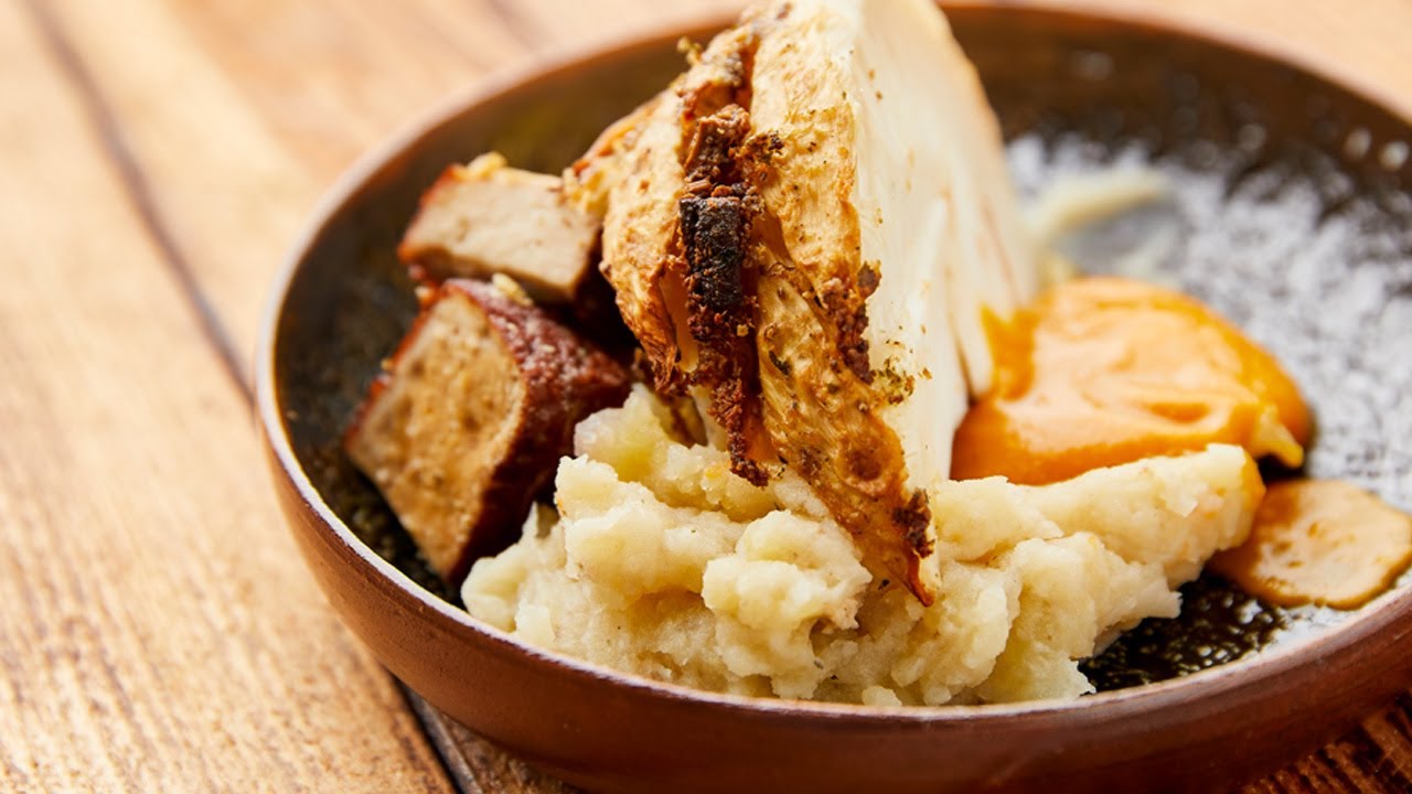 Selleriebratl mit Kartoffel-Zwiebel-Stampf und Karotten-Jus