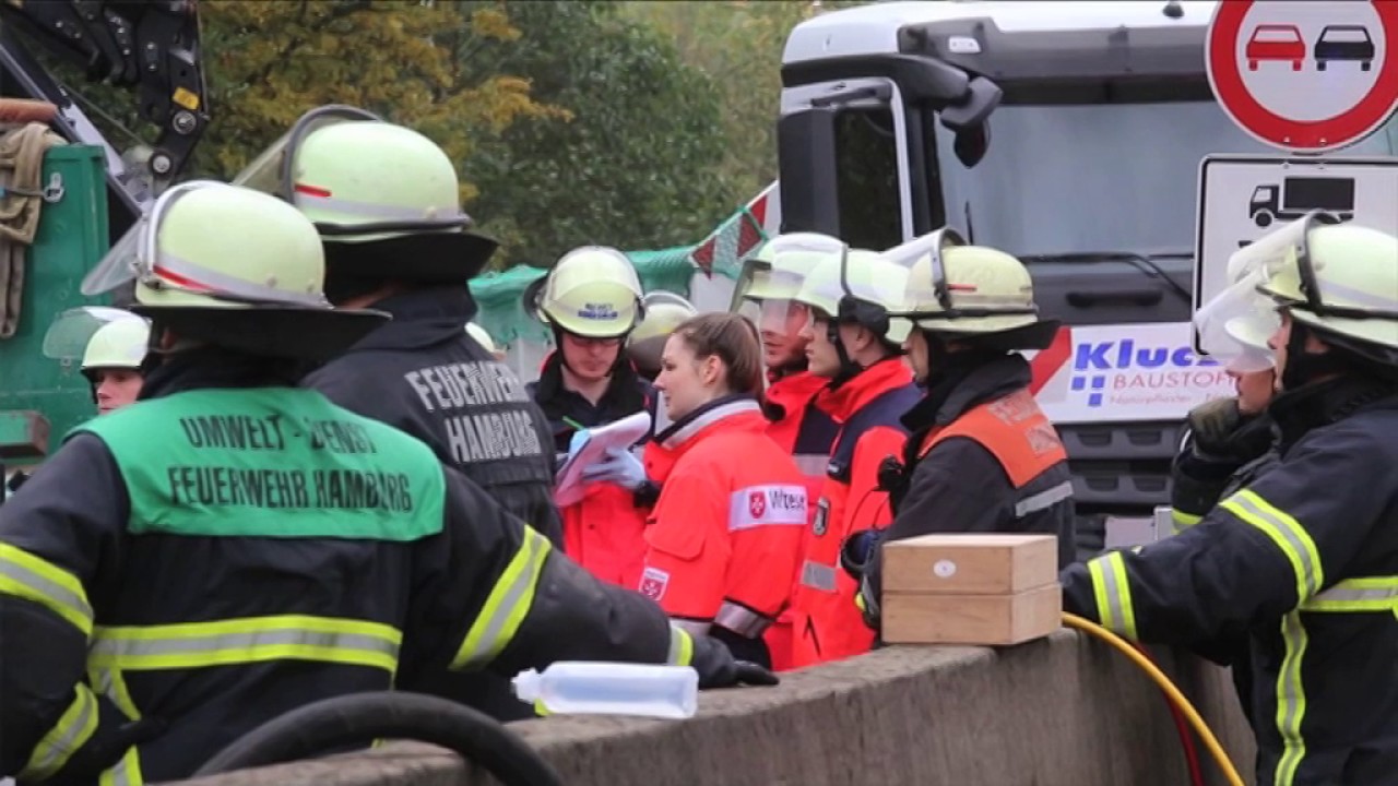 Schwerer Lkw-Unfall auf der Wilhelmsburg Reichsstraße