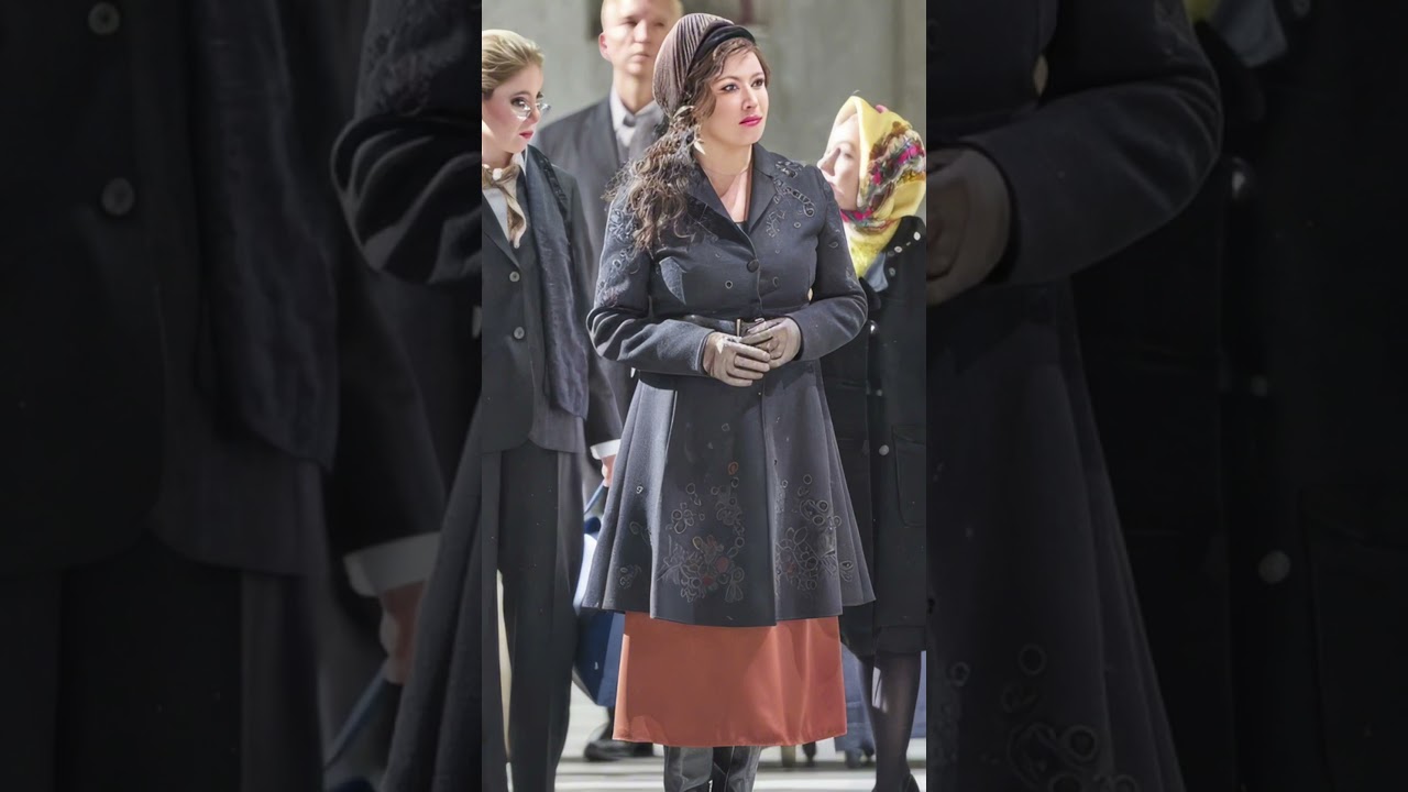 Труп Нетребко выносят на сцену. Но она все равно красивая и нравится публике! Ее первая Лиза 