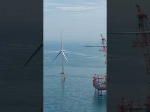 В Китае построили самый большой в мире ветрогенератор высотой с 50-этажный дом