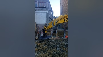 Digmax 360 Rotate Bucket coupled to a tilting quick-hitch