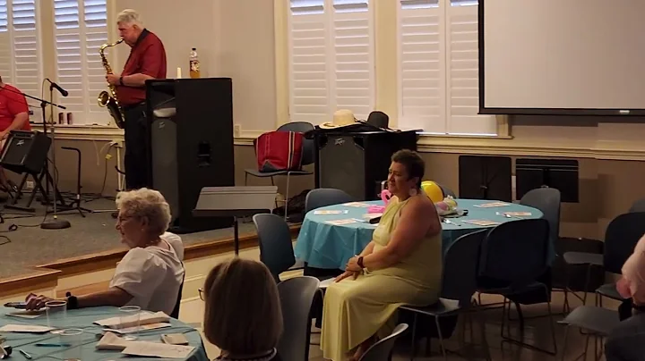 Sandra Hardy Meadows sings at Alzheimer Center