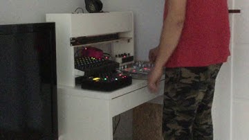 Digitakt, EMX, MB33 retro & mk2. Hardware jam.