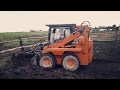 Уборка навоза мини погрузчиком UNC 060 в выгулах, Manure cleaning by mini forklift