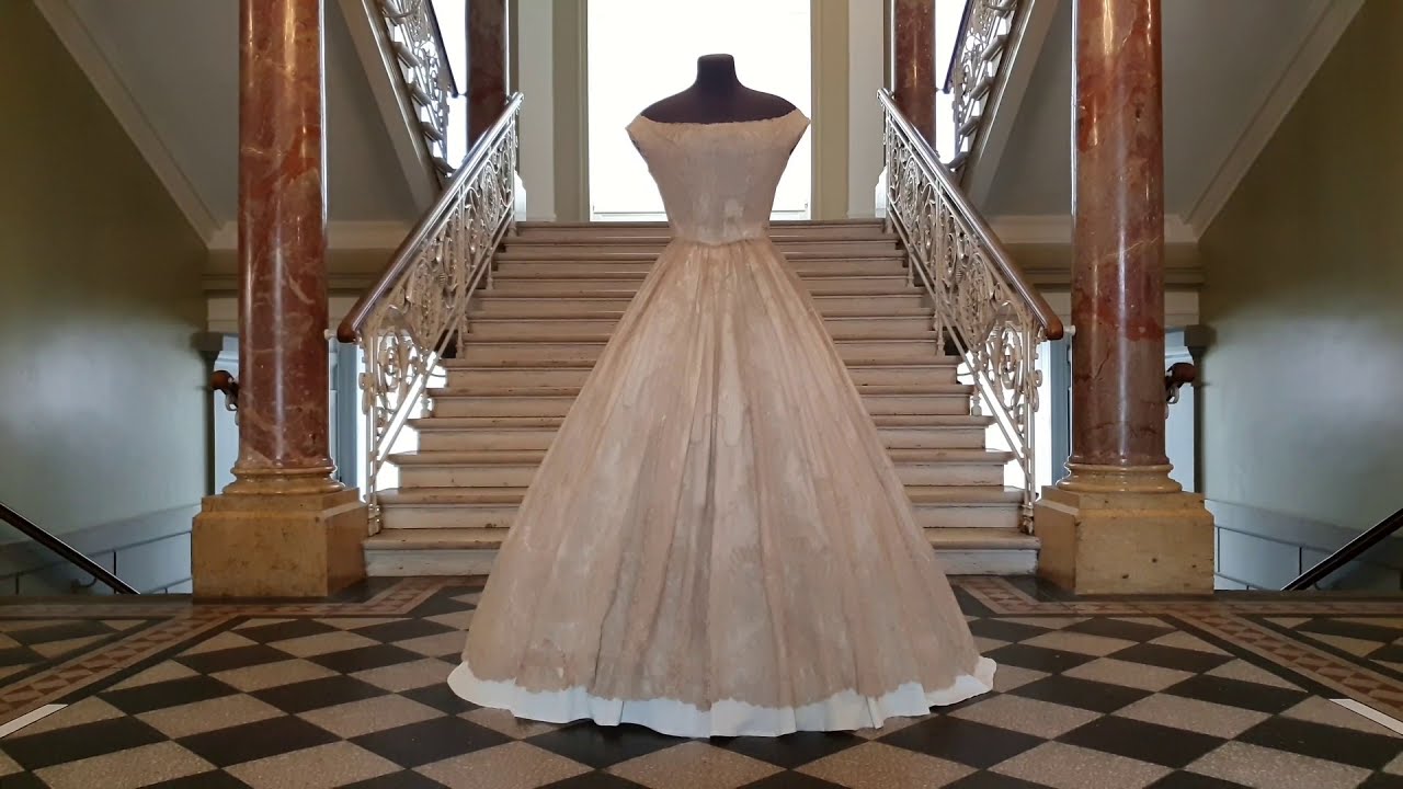 Fragile Schönheit - Die Restaurierung eines Ballkleids der Kaiserin Eugénie