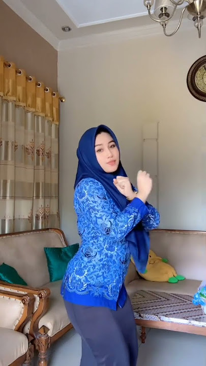 tiktok jilbab biru bajunya biru rok nya biru semoga tidak biru