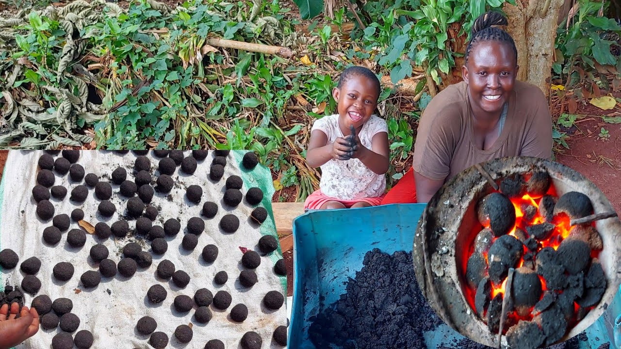 Изготовление брикетов из древесного угля с использованием каши маниоки, почвы муравейника и опилок.