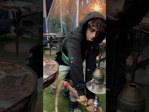 لما تنزل القهوه تقعد مع صحبك اللي بيشرب شيشه شوفوا اللي حصل في اخر الفيديو