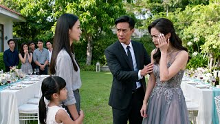 картинка: Она тянет мужа и сбивает дочь — она шлёпает любовницу, чтобы разбудить!