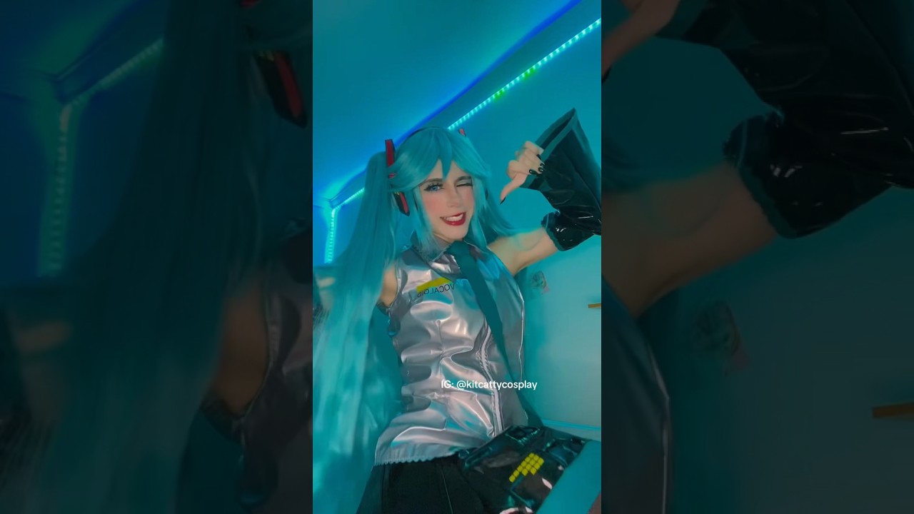 Going to take her on the next con 🩷 #cosplay #cosplaygirl #cosplayer #hatsunemiku #miku #vocaloid
