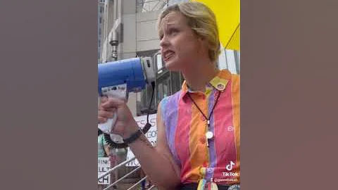 Rebekah Jones takes down Ron Desantis in epic spee...
