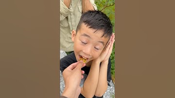 Arme opa en schattige baby, erg grappig🍒❤️🍫🍓#shorts #schattig
