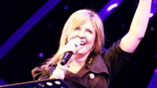 Video thumbnail of "Mighty To Save By Darlene Zschech.mp4"