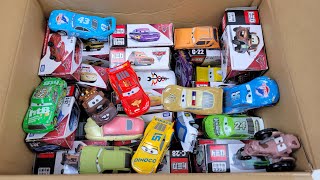 トミカ☆トミカカーズのミニカーと同じ絵柄の箱を探し収納しよ☆Tomica Stores Various Disney Cars in a Box!