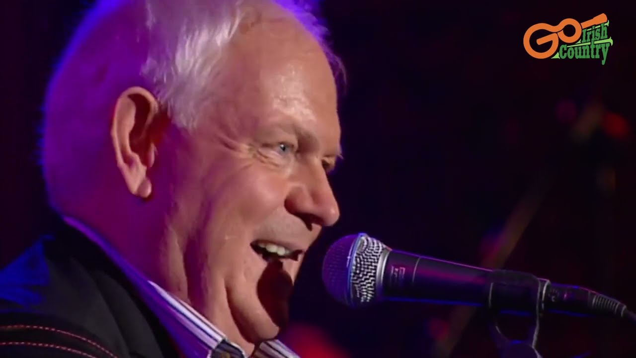 Brendan Shine sings Meet me in Tralee