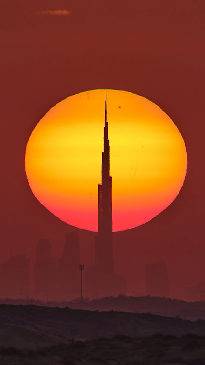 60km distance! Aligning the tallest 850m Burj Khalifa with the sunset #sunset #burjkhalifa #dubai