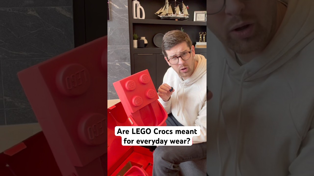 Компания LEGO Crocs заявляет, что их можно носить «повседневно», но какие же ощущения они вызываю...