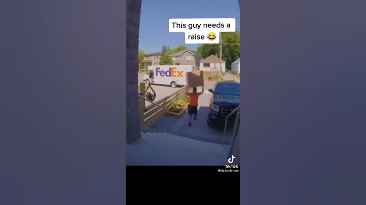 THIS FEDEX DELIVERY GUY DESERVES A RAISE😂