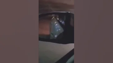 سعودية على سيارة تبي تتعرف على ولد غصب 