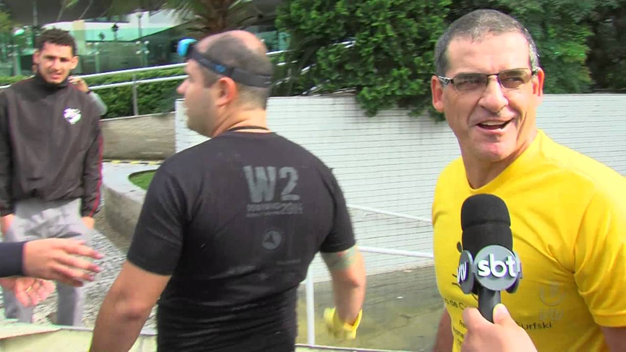 Ressaca do mar deixa muitos estragos na Ponta da Praia em Santos