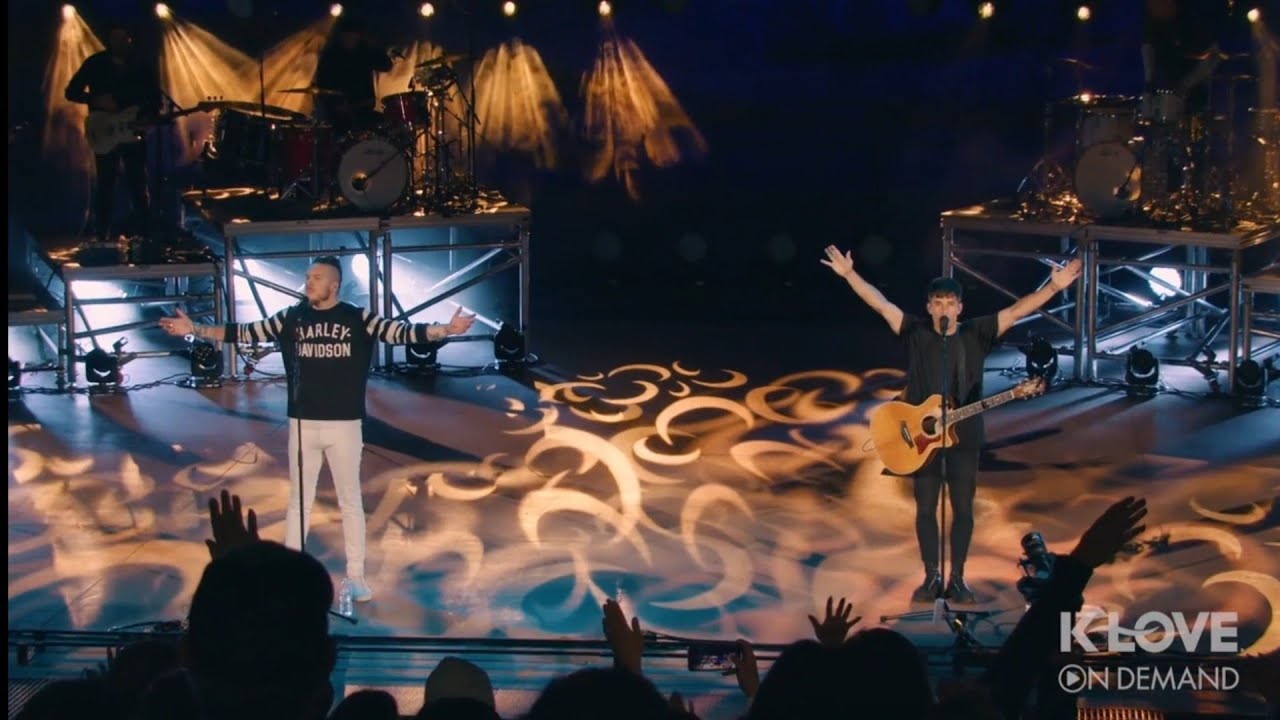 Phil Wickham & Brandon Lake - Battle Belongs | Night Of Worship | K-Love, On Demand | Video Live