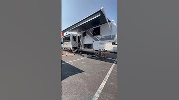 This open range camper has 3 bedrooms 🤯  @campingworld  #motorhometour #camper