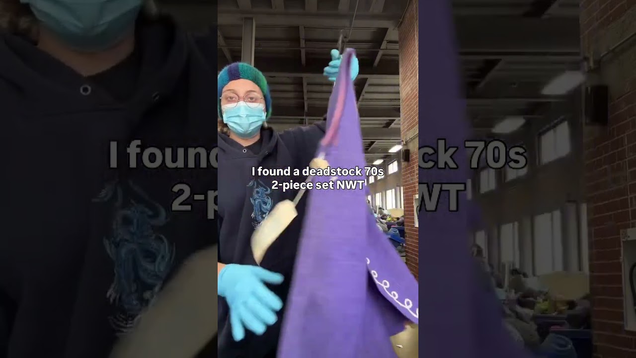 Новые, неношеные вещи с бирками, такие старые, найти очень сложно!!! Какая находка! 💟 