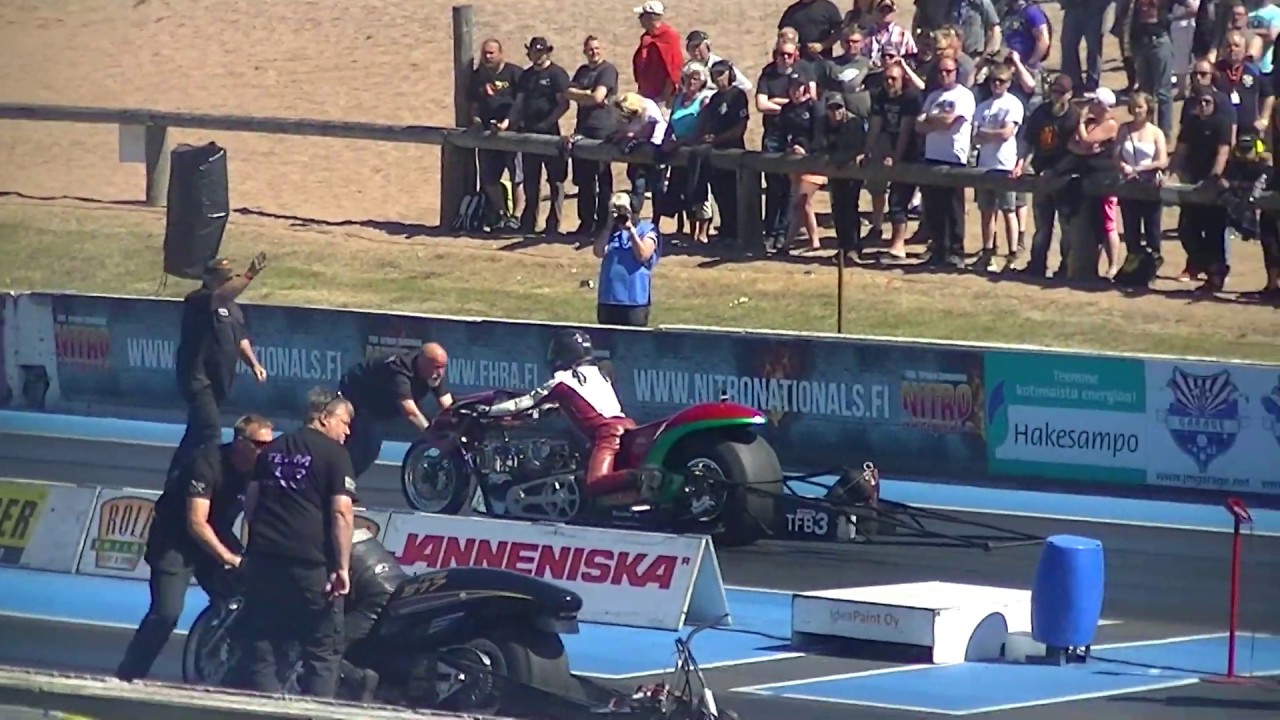 NITRONATIONALS ALASTARO 2017 TOP FUEL BIKE Start + Burn-out and great Nitromethane odors in the air