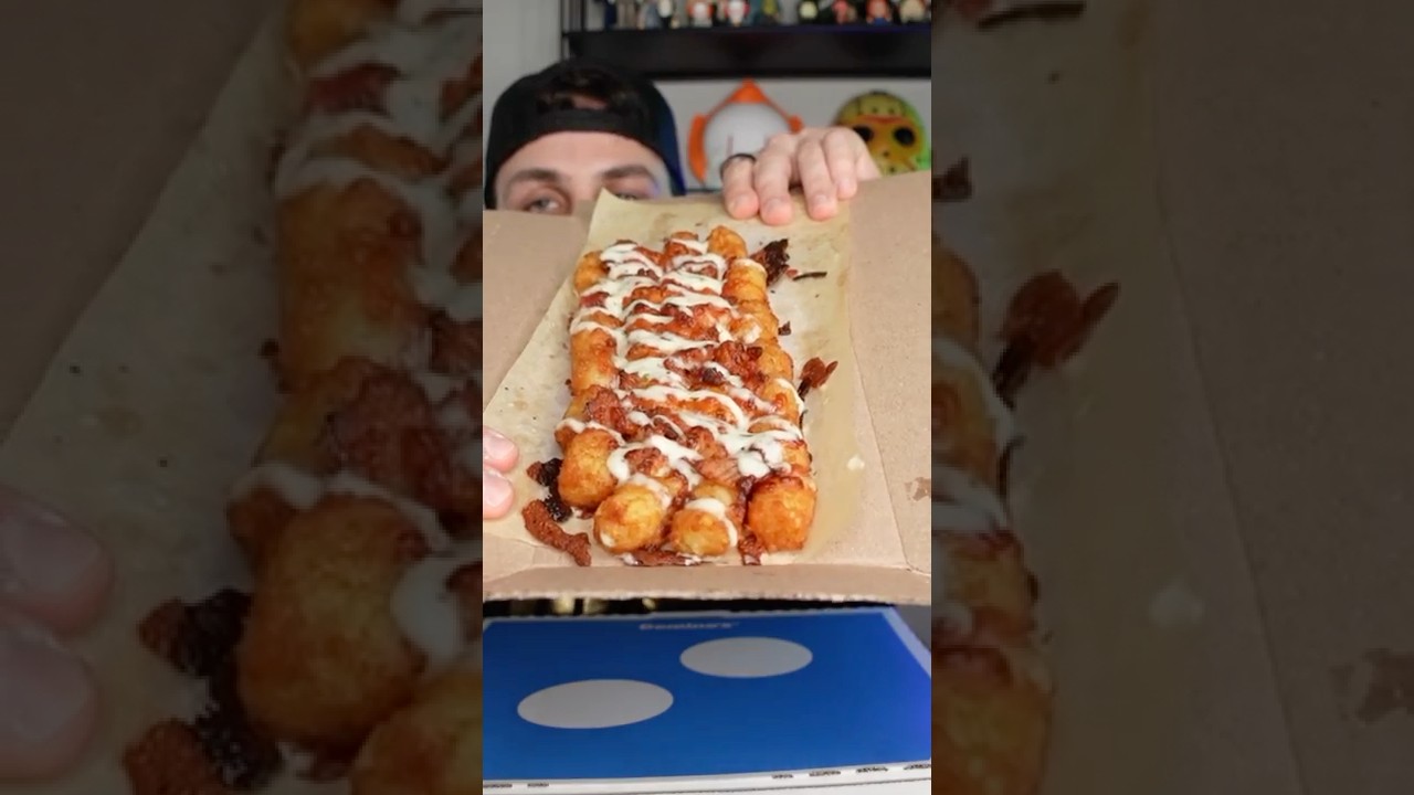 Пробую картофельные шарики с беконом и соусом ранч от Domino's 🔥 
