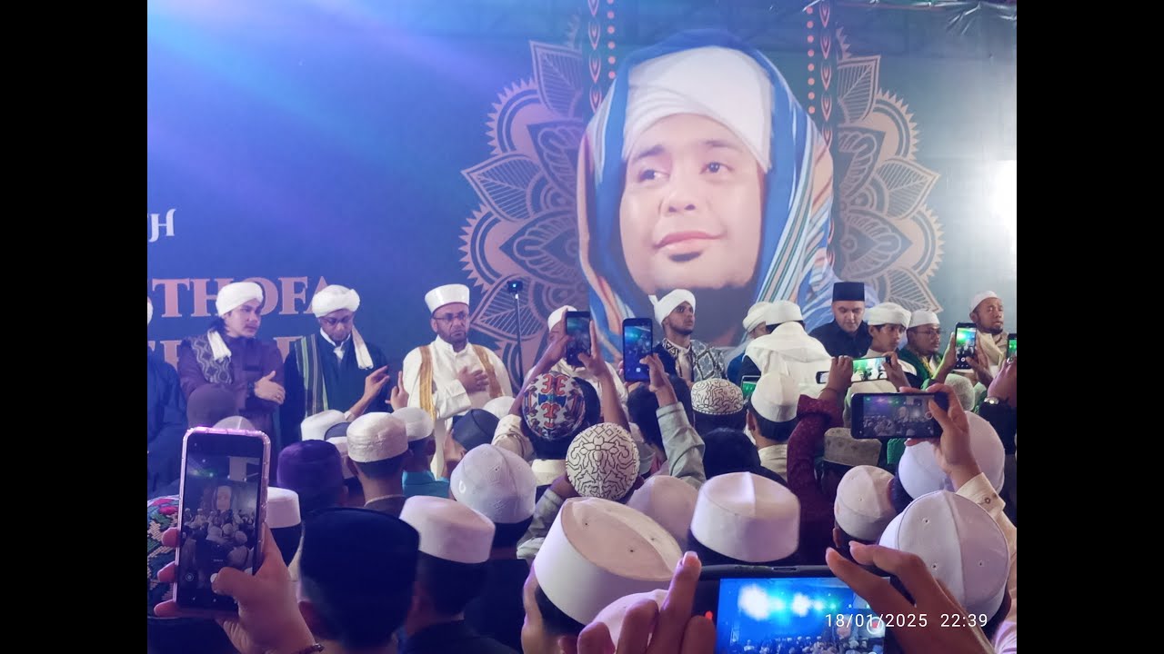Mahallul Qiyam. Haul Akbar Ke-4 Habib Musthofa bin Ja'far Assegaf. Cilodong. Depok.