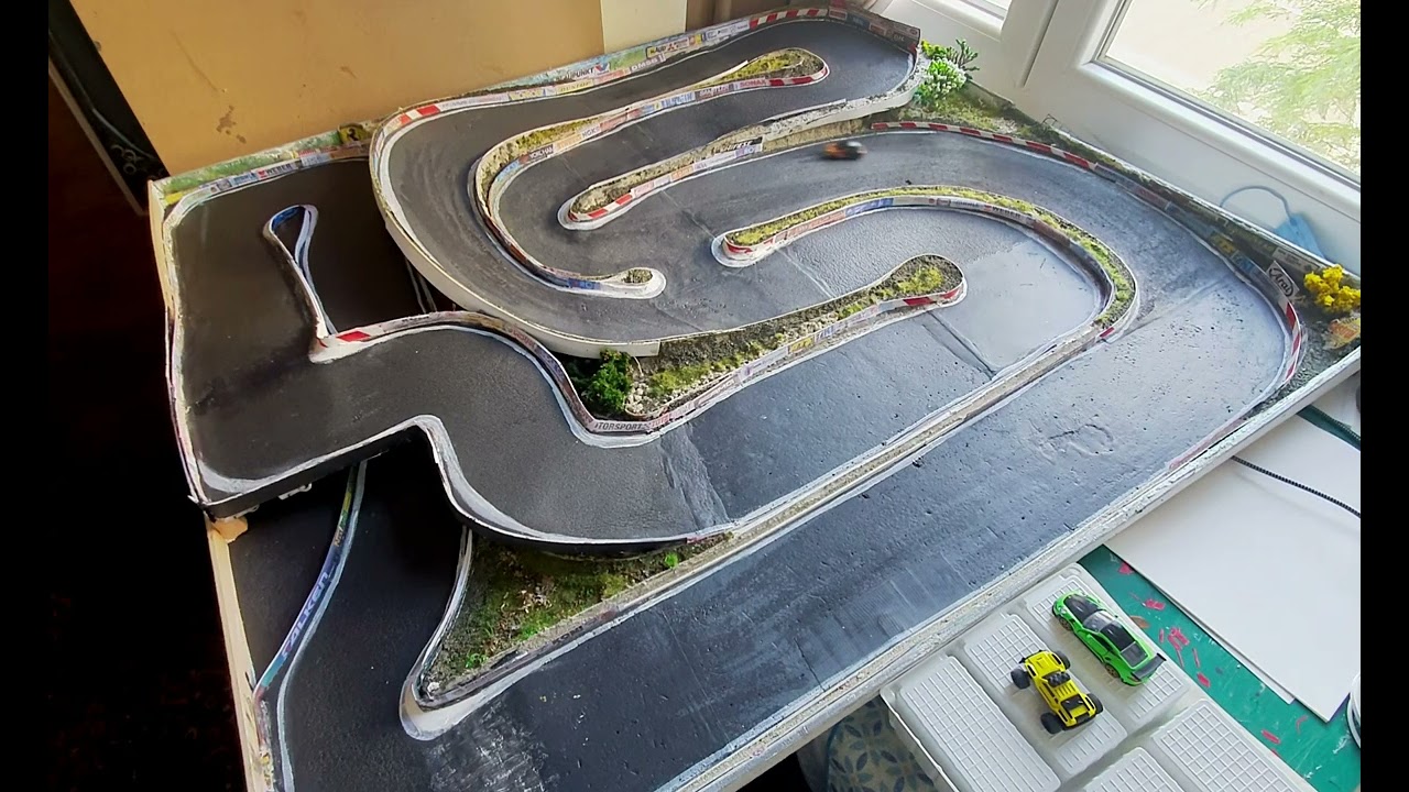 Turbo Racing 1/76. Circuit de table réaliste. - YouTube