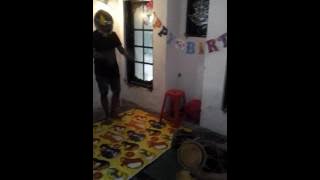 Anak bodas gomblo zaen lucu...