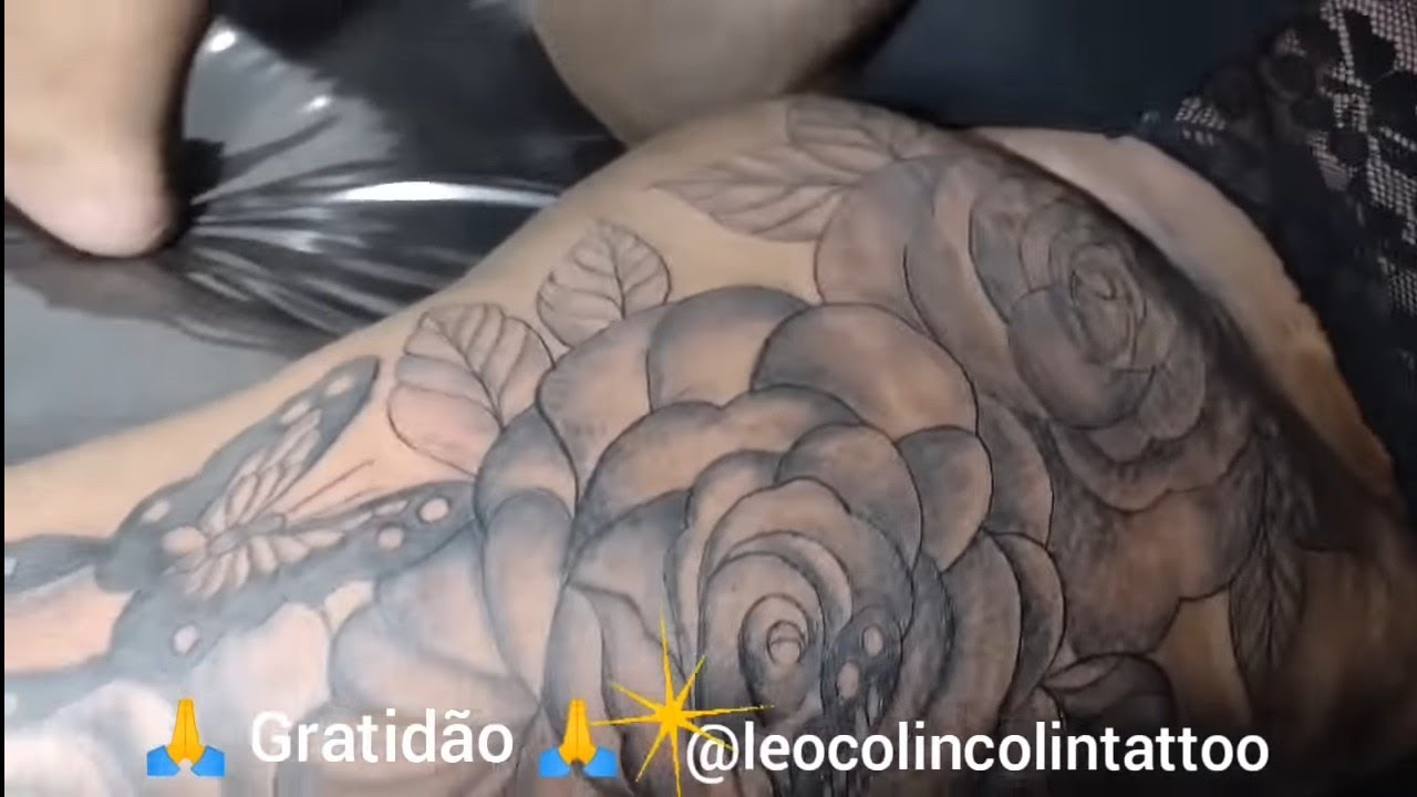 Linda Tatuagem em pele morena Tattoo borboleta Tattoo Floral