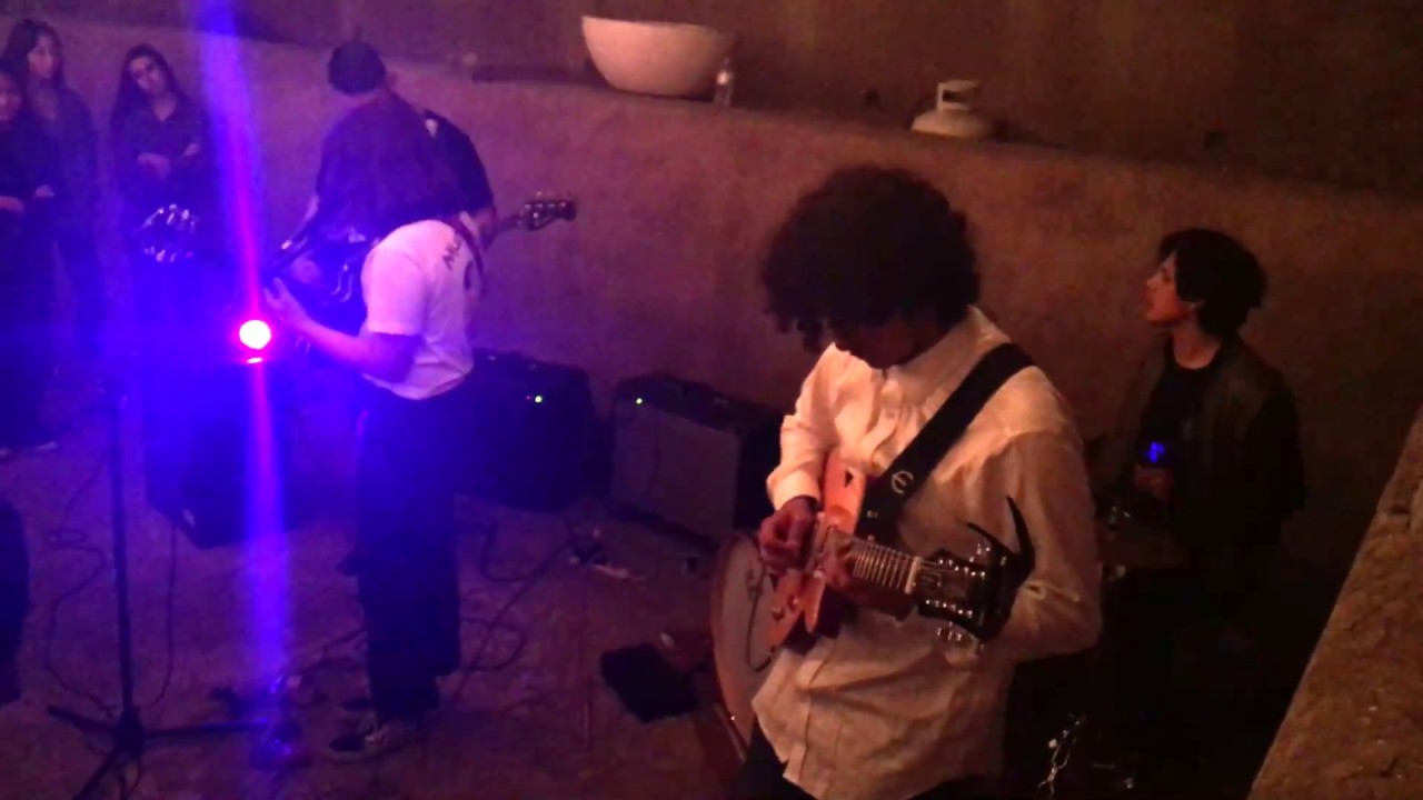 BluNites - Albert Hammond Jr. @ A House Show (11/18/2017)