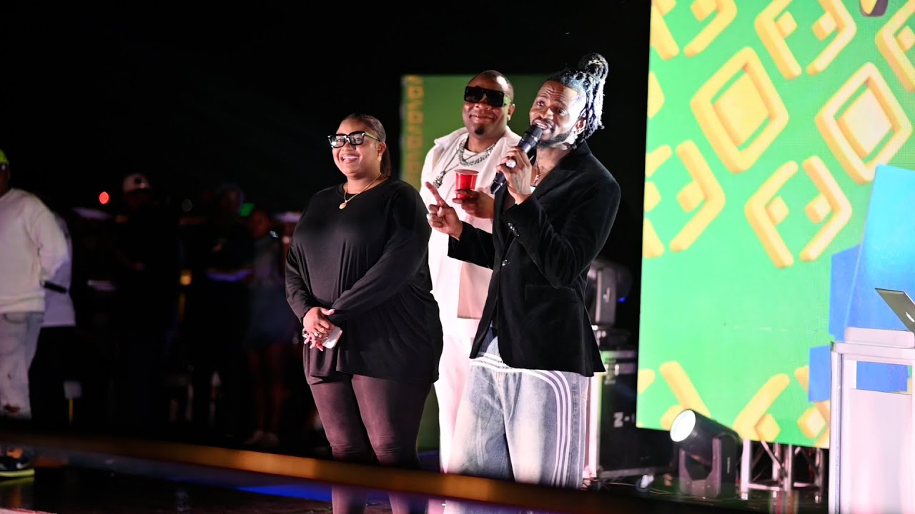 UTAPENDA DIAMOND ALICHOMWAMBIA  SHILOLE MBELE YA BABA LEVO.