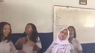 Siswi SMP nakal