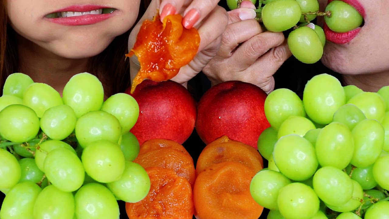 EATING GIANT GREEN GRAPES, STICKY PERSIMMONS, WHITE PEACHES *FRESH FRUIT EATING SOUNDS* MUKBANG 먹방