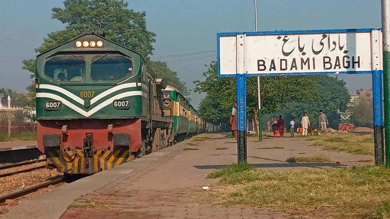 Railfaning at Badami Bagh Railway Station the smallest railway Station