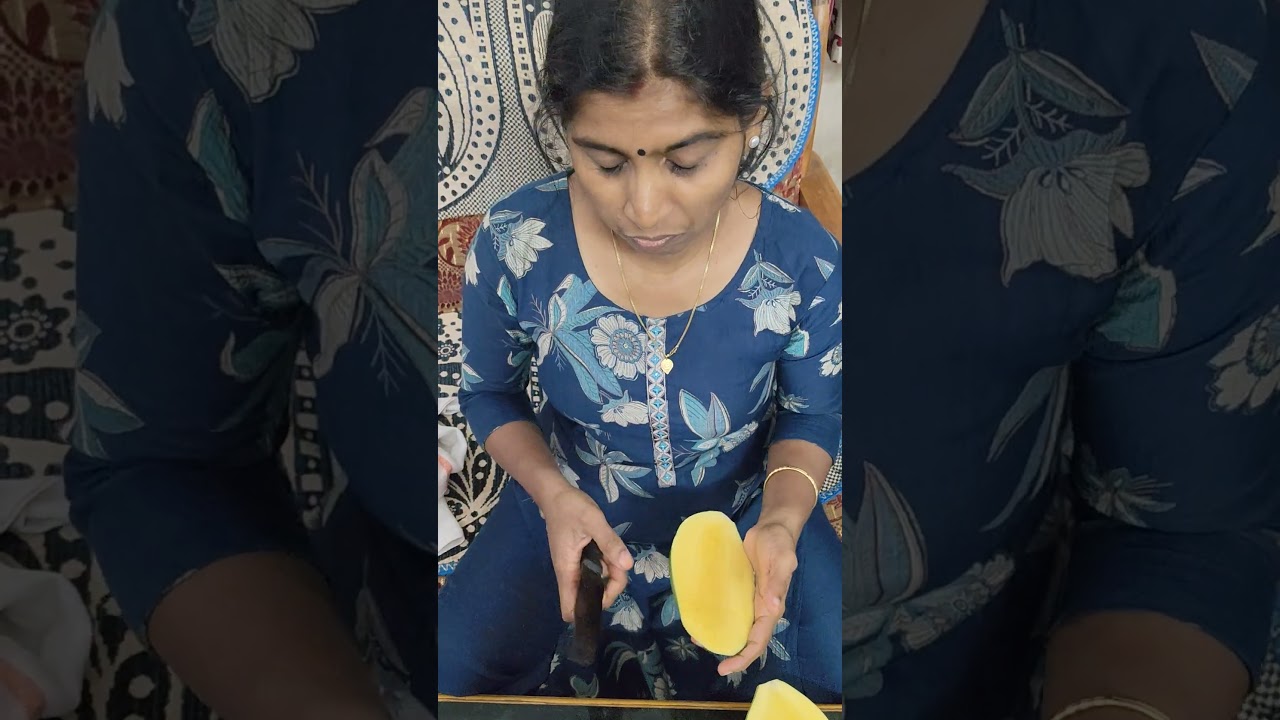 I love mango put salt and chilli powder 🥭🤤