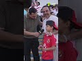 أنا أهلاوي مش زي بابا زمالكاوي عشان بيخسروا طفل أهلاوي بصحبة والده الزمالكاوي في مدرج الزمالك