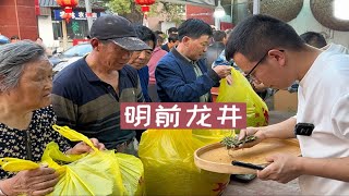 大鹏来到杭州的龙井茶市，现场拿下120斤明前龙井，这豆香太足了
