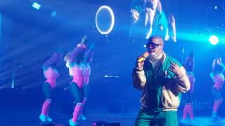 Bad Bunny cantando en vivo Solo de Mi - FULL HD